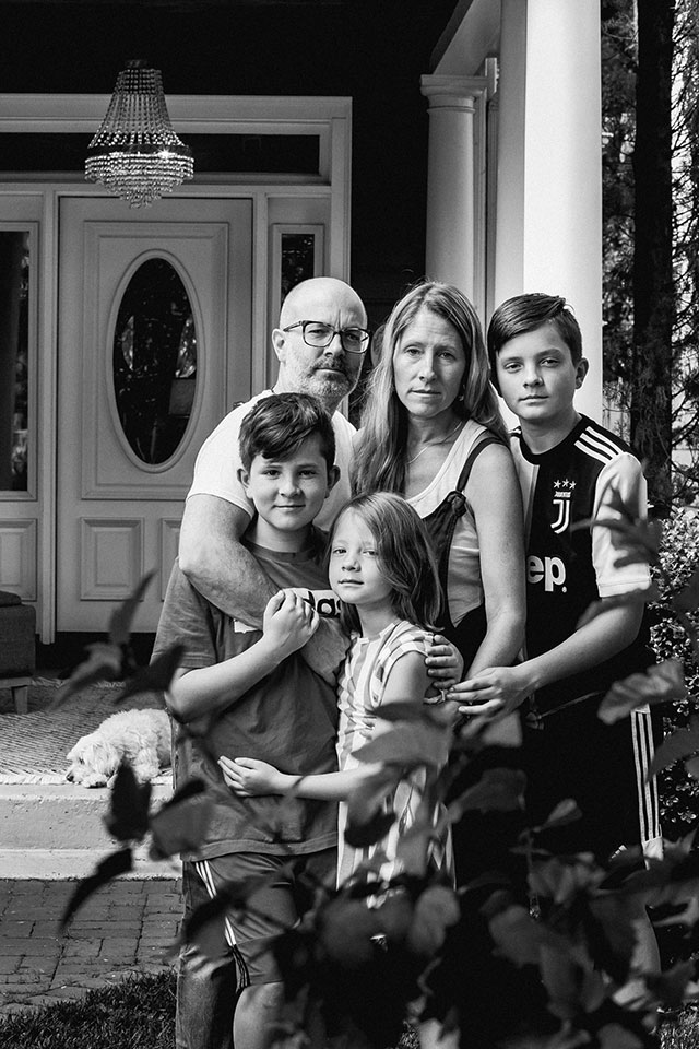 "I'm not sure my lungs will ever be the same," says Anna Laughlin, here with her husband and three children. Laughlin contracted the virus earlier this year and says the experience has been "isolating and terrifying." Photo by <a href="https://www.taniadelcarmen.com/">Tania del Carmen Fernández.</a> Anna